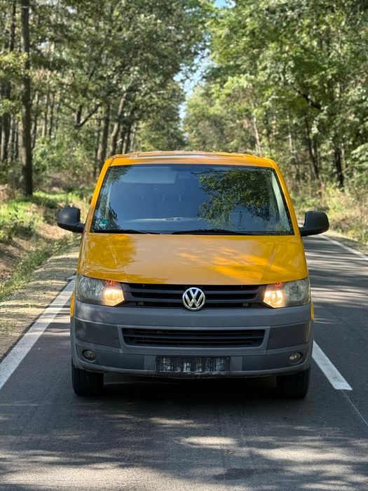 Vând Volkswagen t5 anul 2011 motor 2000 TDI 8+1