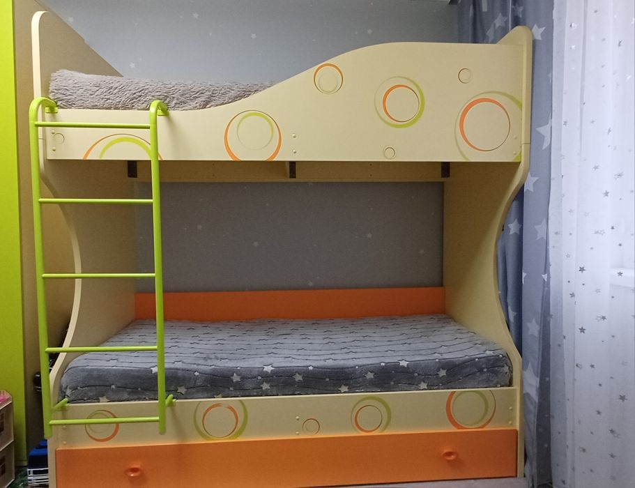 Двухъярусная кровать