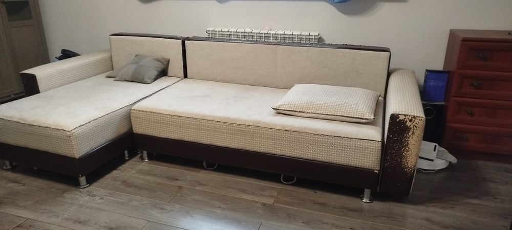 Диван и кухонный стол