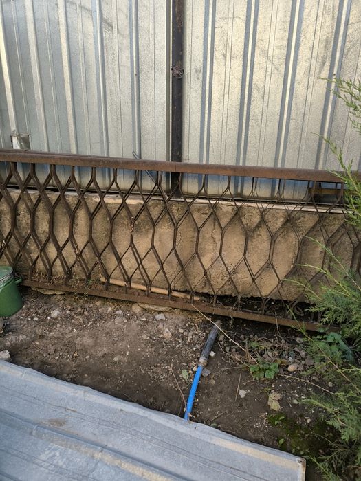 Шарбақ ұзындығы 3 метр биіктігі 1 метр.