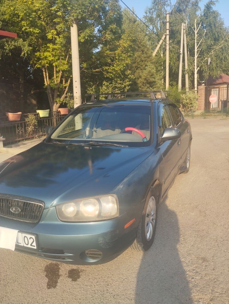 хундай элантра 2000 года выпуска авто на полном ходу,