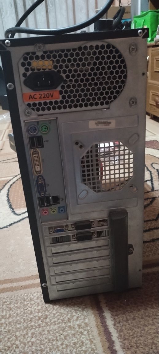 vand pc vechi (bun pentru copiii care sunt la inceput)