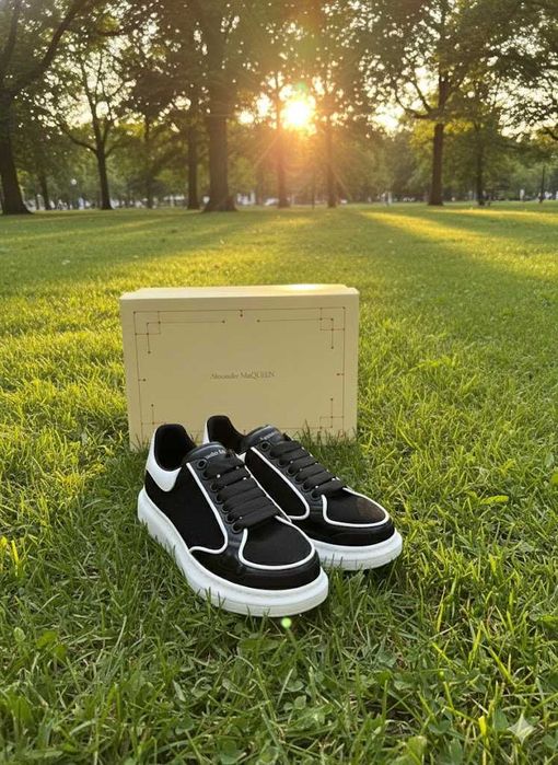 Adidasi Alexander Mc Q u e e n Negru Catifea - Premium