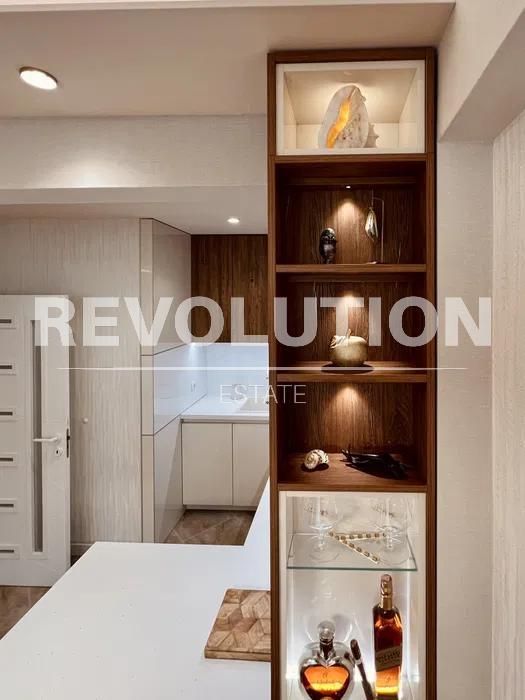 Дава се под наем Тристаен апартамент в Варна, Център - 90 кв.м за 1200 € - Снимка #4