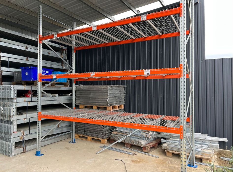 Rafturi metalice cu polite pentru paleti etc