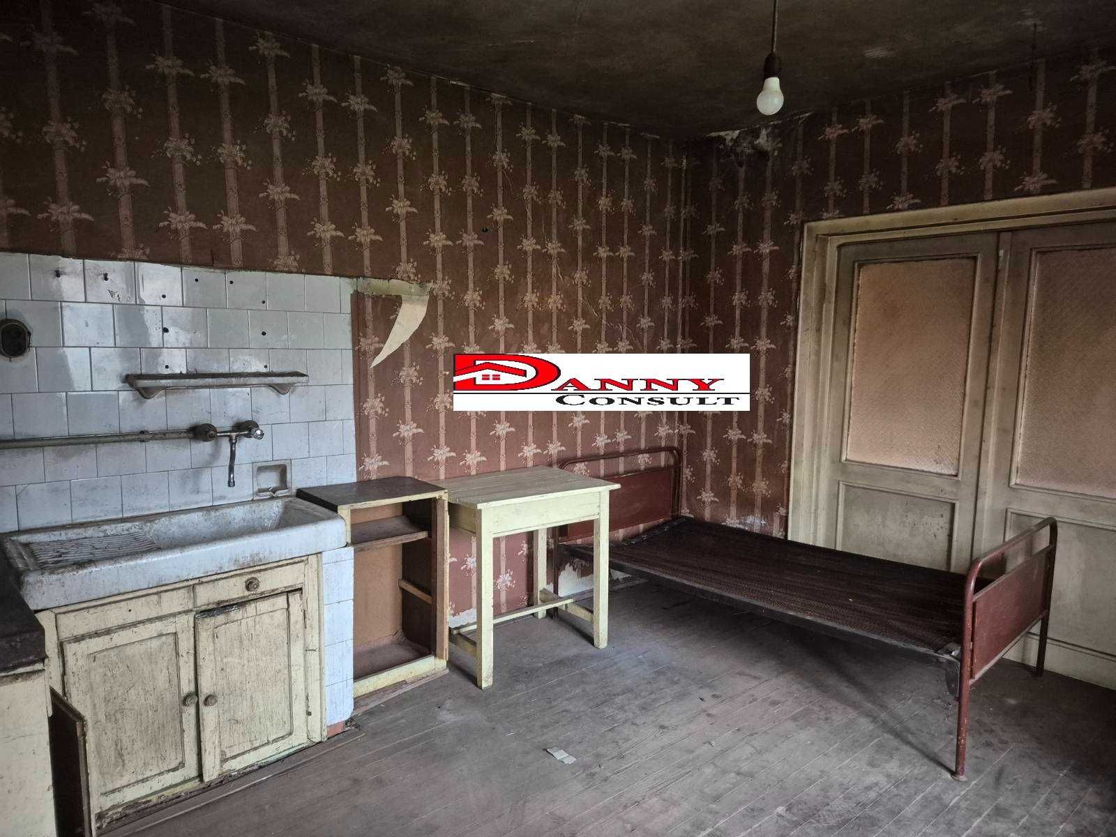 Двуетажна къща за продажба в с. Недан