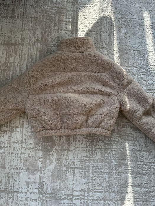 Късо пухкаво яке Bershka