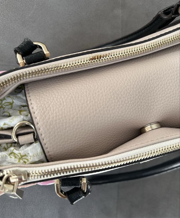Дамска чанта Guess