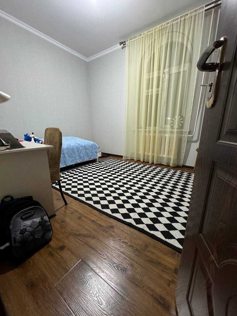The cottage is for sale in the city center.Прод-ся коттедж в центре г.