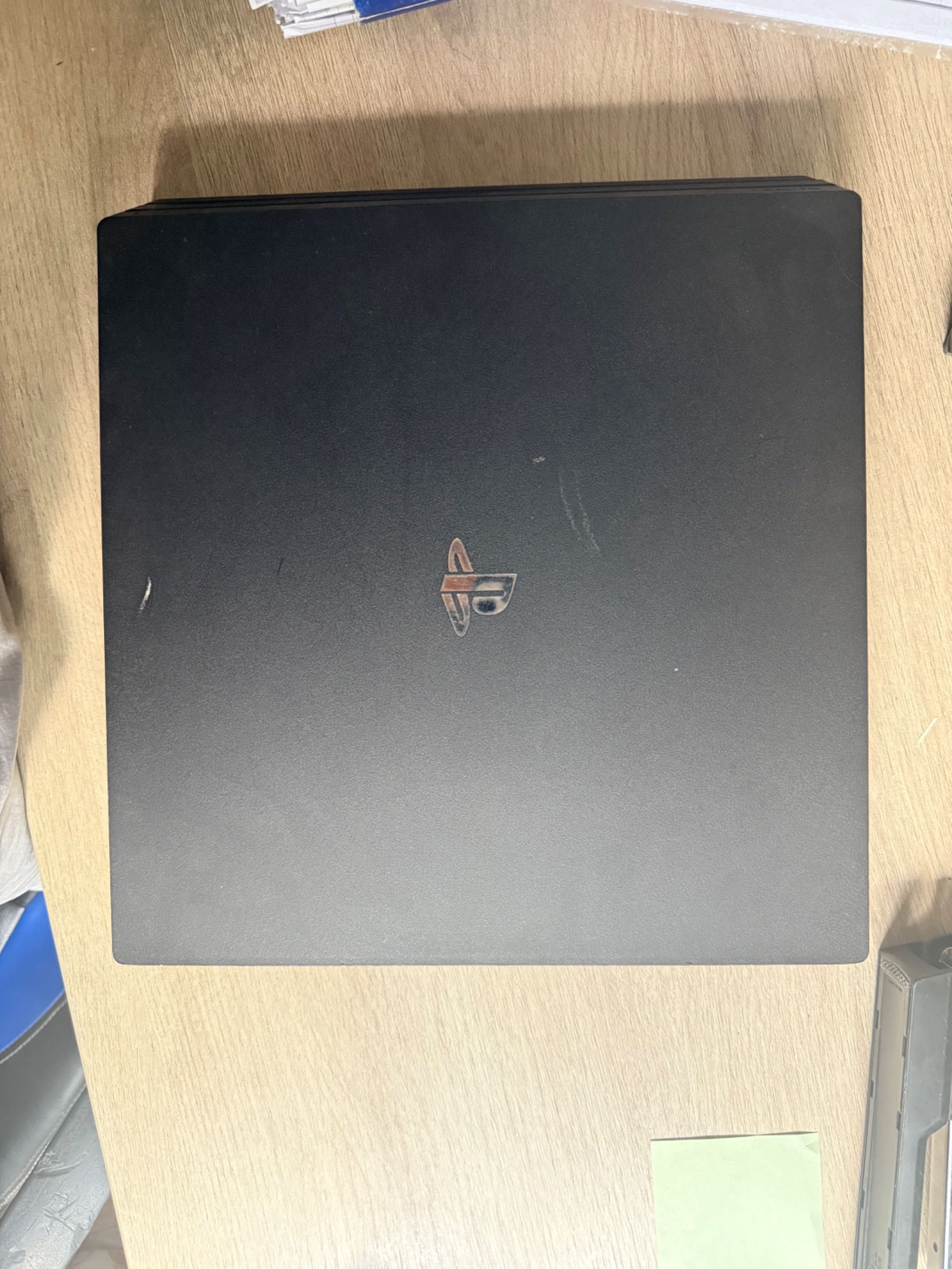 Ps4 pro 1TB + джойстик