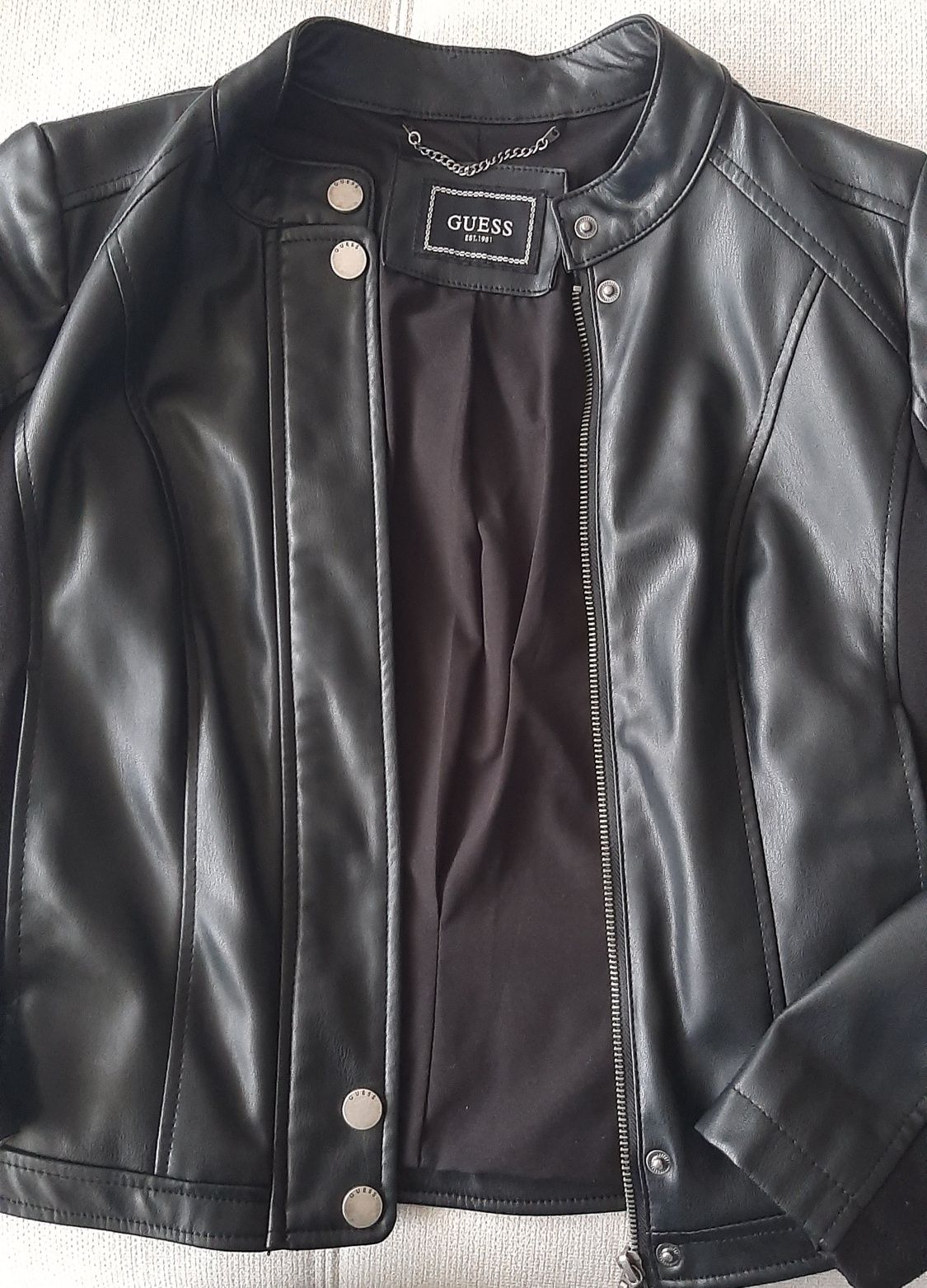Дамско яке Guess от еко кожа