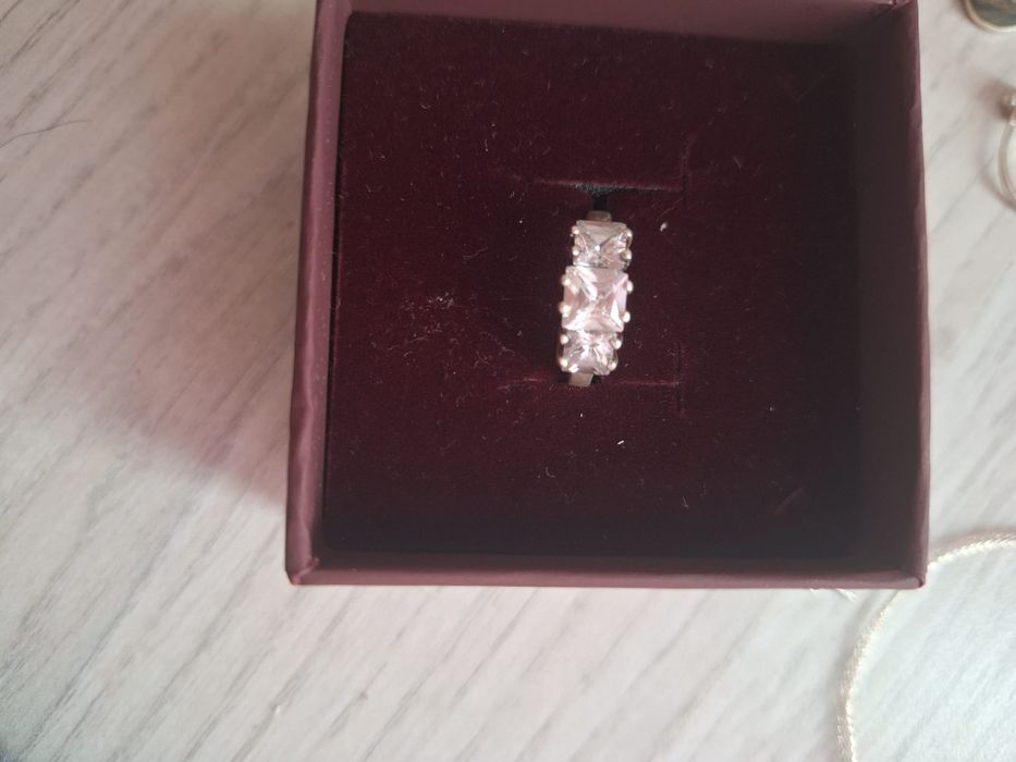 Vând bijuterii din argint