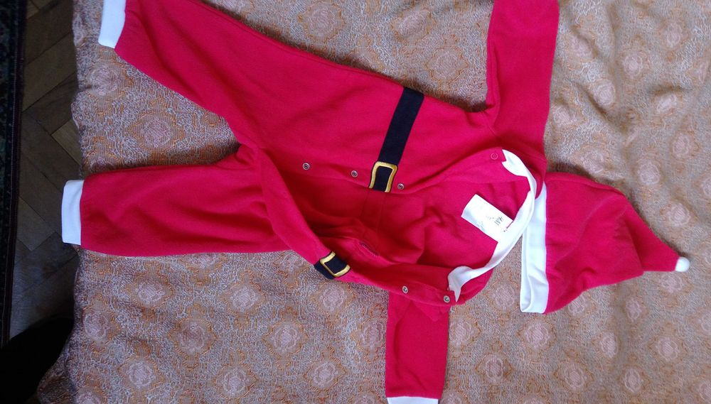 Продавам Бебешки екип на Дядо Коледа – нов