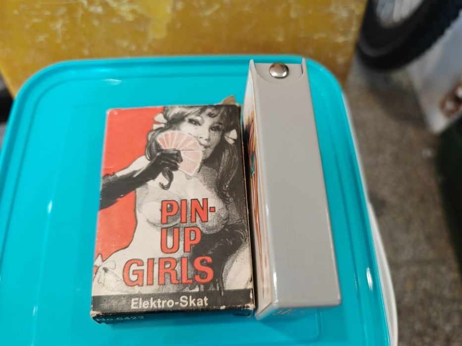 Електро шок от 60 те Pin-up Girls