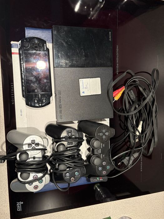 PS2 + PSP + 2 контролера за PS2 + 1 безжичен контролер за PS2 + 6 игри