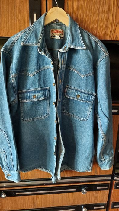 Продам джинсовую рубашку