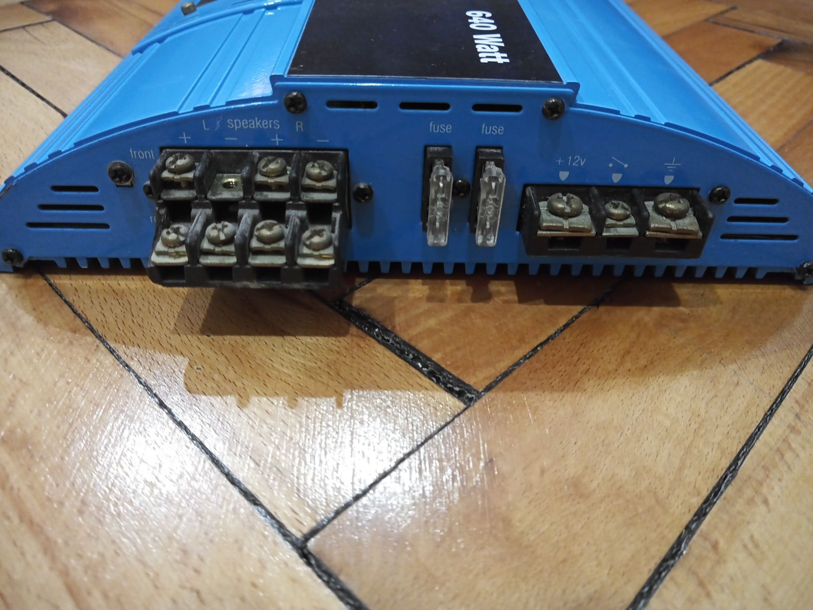 Blaupunkt GTA 4100B усилвател