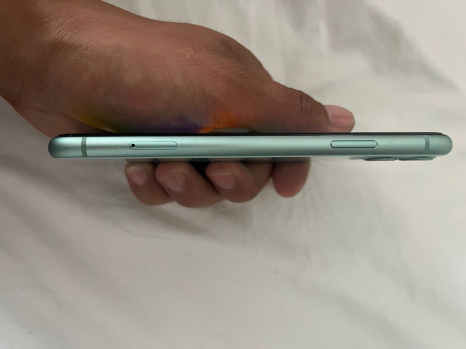 Айфон 11 128гиг акум 78 % все работет в ремонте не был