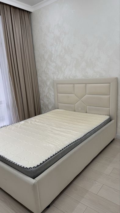 Продается кровать с матрасом 140*200