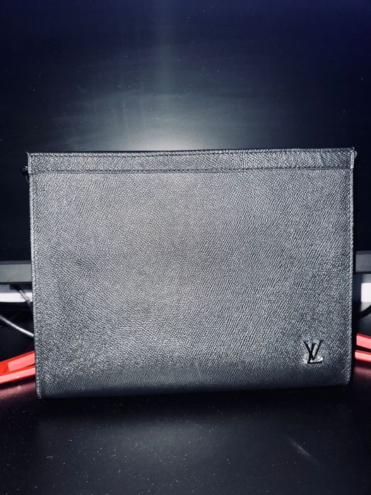 Pouch Louis Vuitton