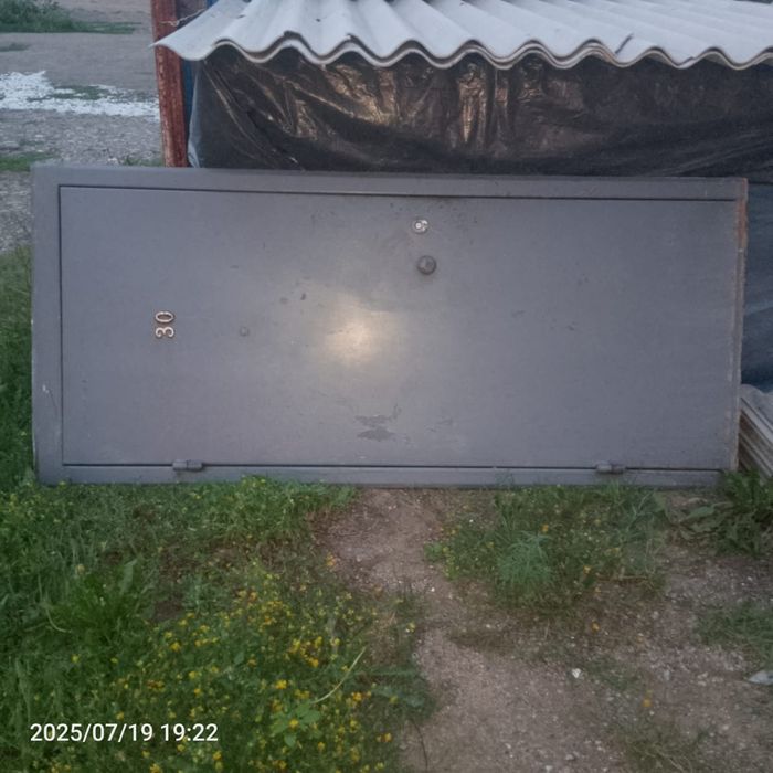 Продам дверь входной металлический