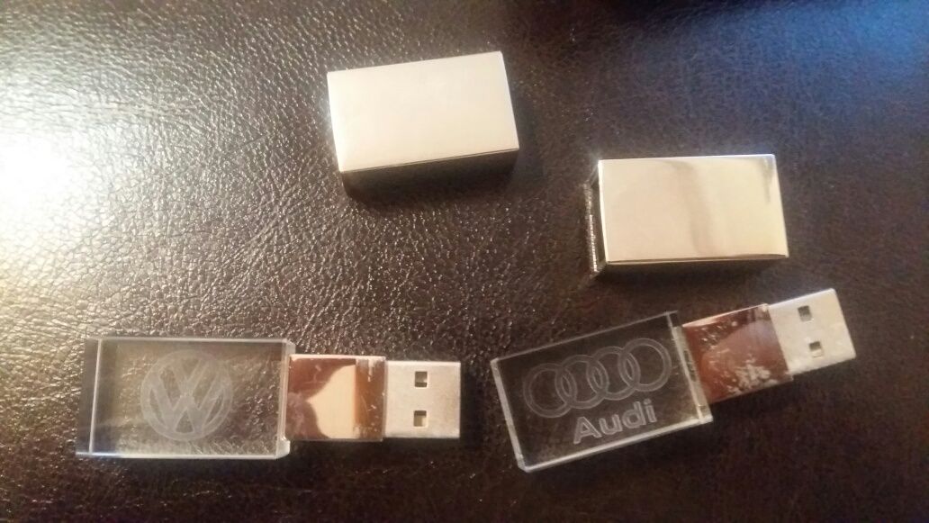 USB флашка с логото на Ауди и Vw 32гб памет цена:24лв 1 бройка