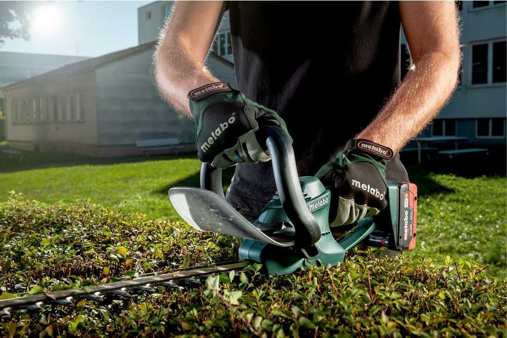 Кусторез Metabo AHS 18-55 V