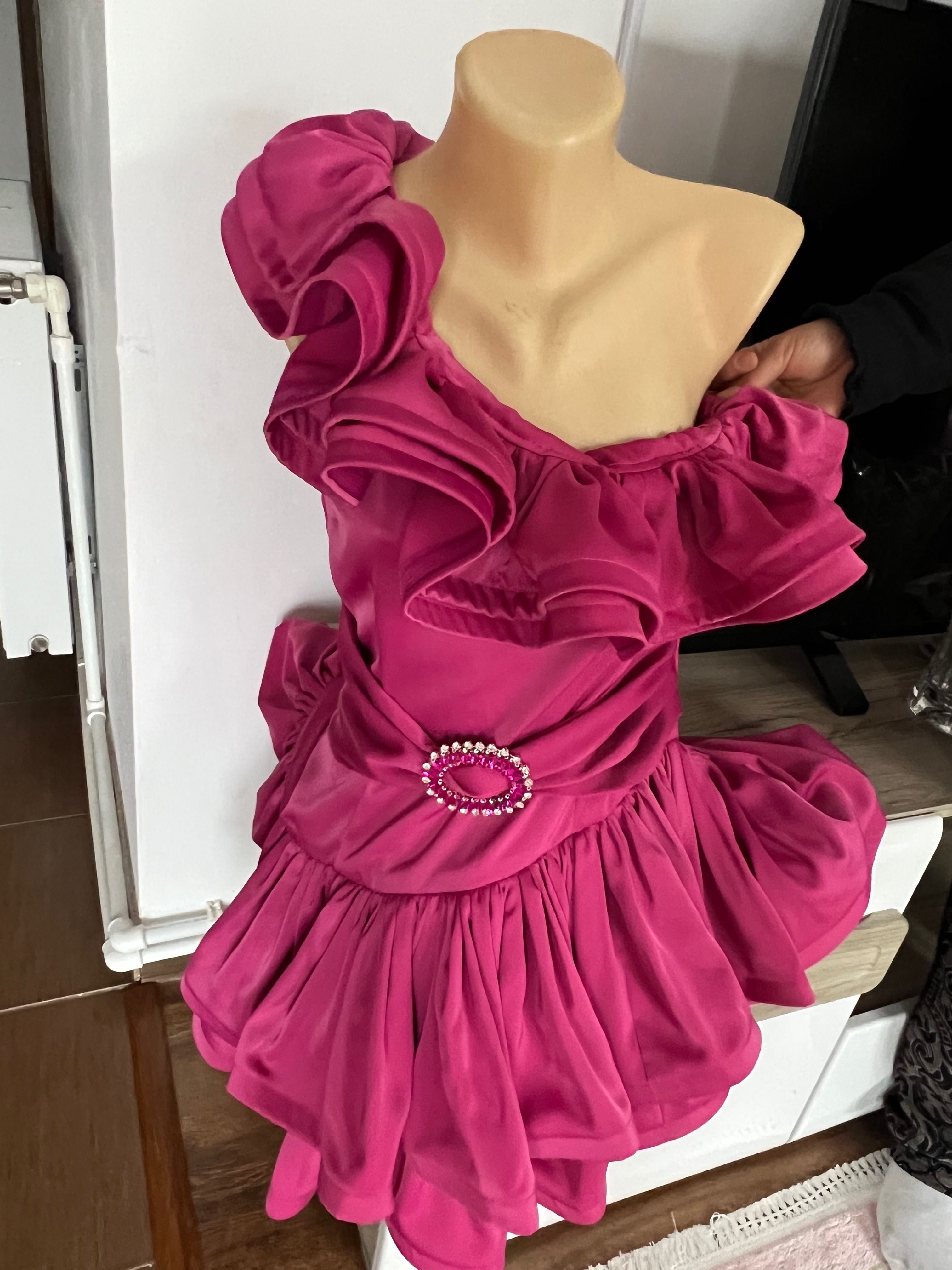 Rochie elegantă fucsia de ocazii