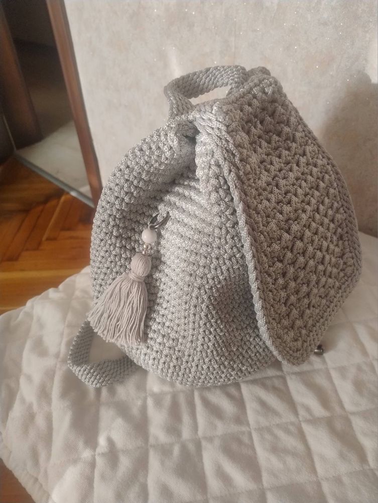 Нова ръчно плетена раница