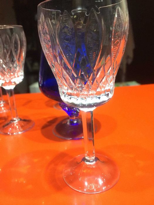 Фужеры хрустальные 12 штук, фужеры простые  18 штук и стаканы 12 штук