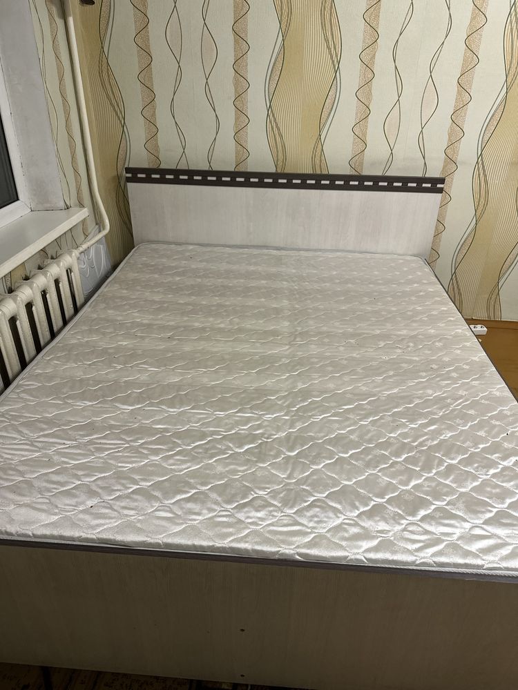 Кровать в спальню