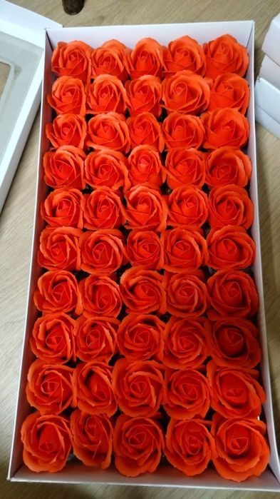 Trandafiri de săpun simpli sau mixt într-o cutie sunt 50 buc