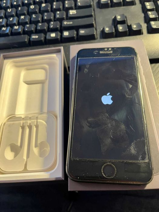 iPhone 8, 64GB, Neverlocked –  Predare personală în Bacau
