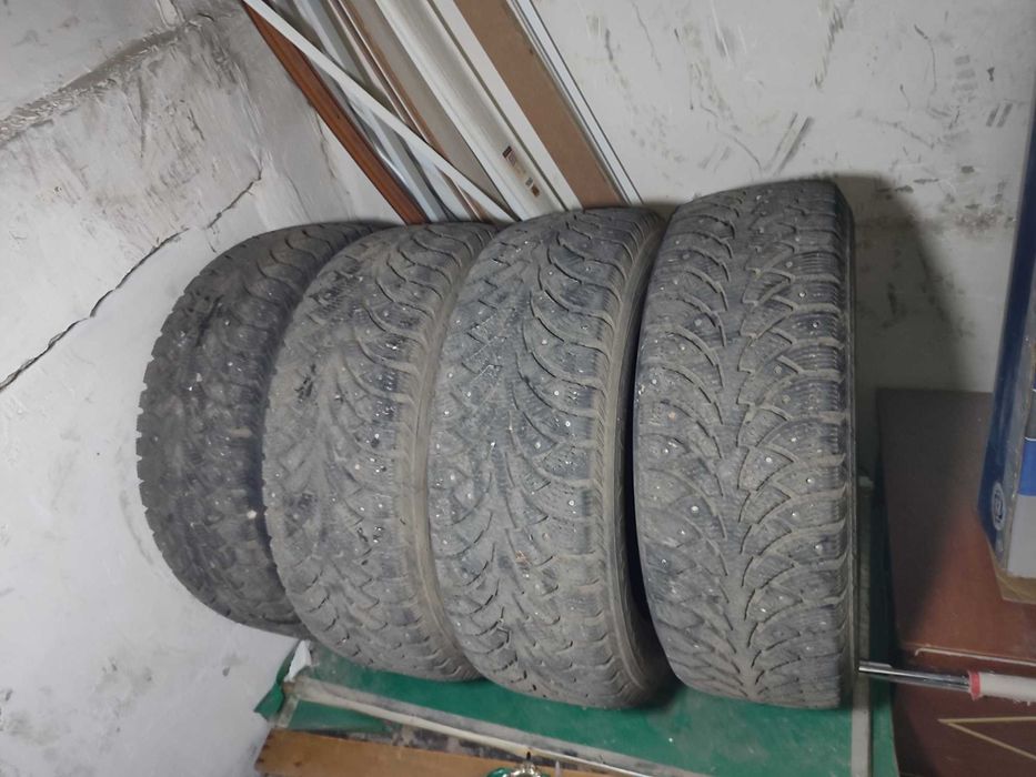 Комплект зимних шипованных шин 195/65/15 резина покрышка колеса