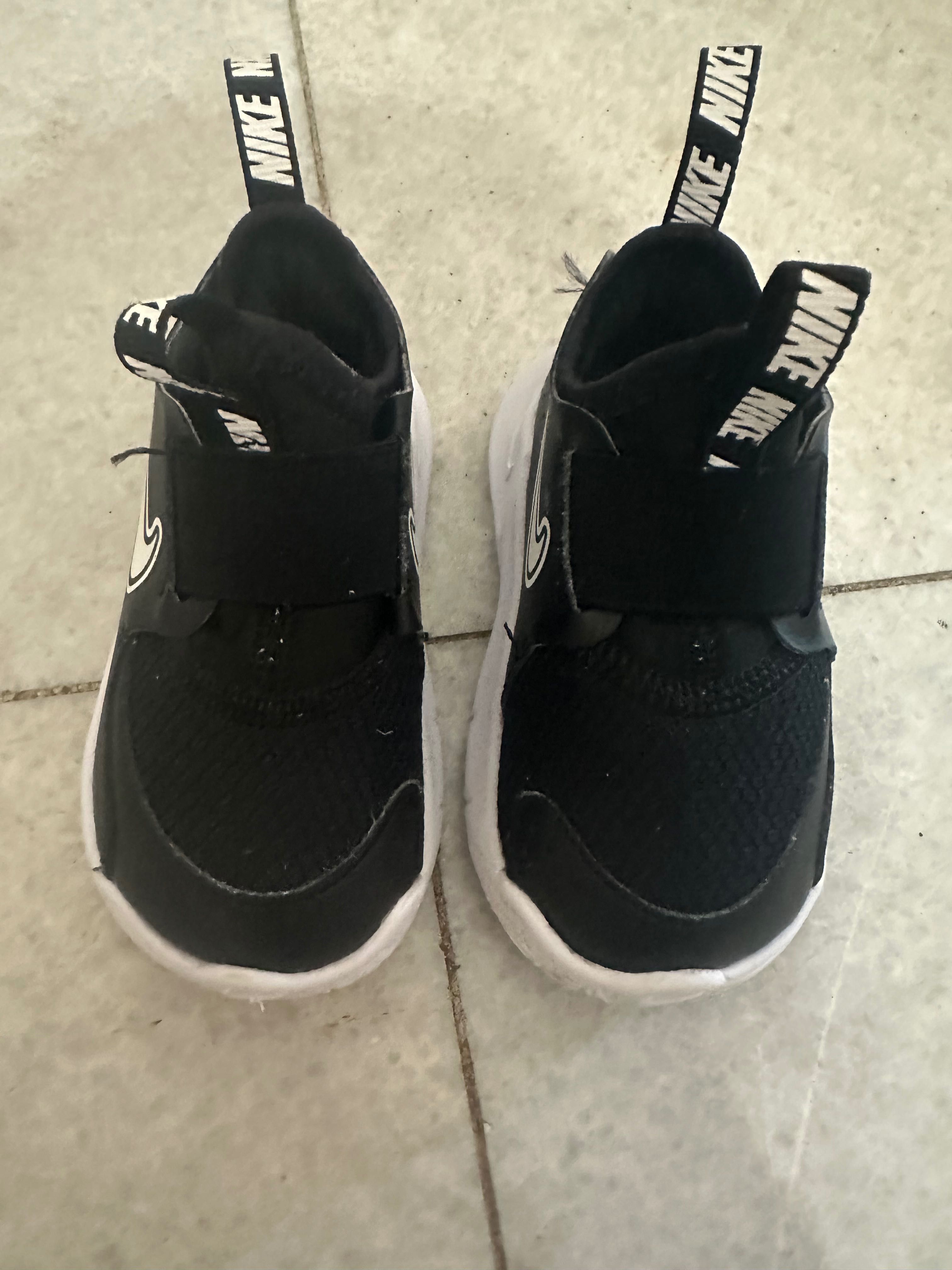 Маратонки за момиче Nike Geox