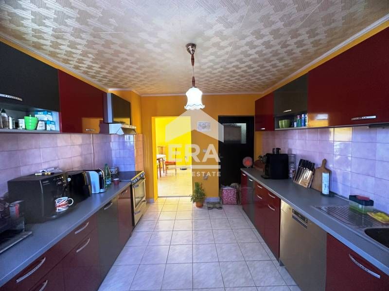 Многофамилна четириетажна къща в с. Басарбово