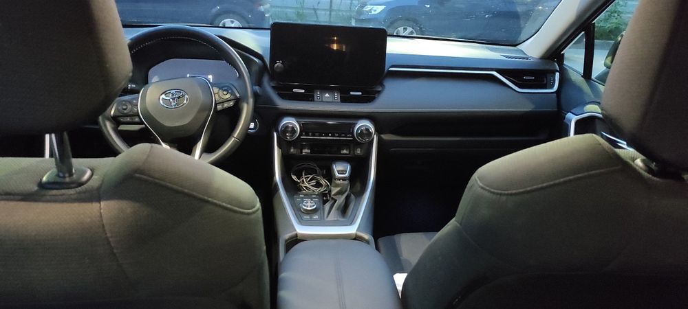 Vând Toyota RAV-4, octombrie 2023, 19.100 km, garanție până în 2029