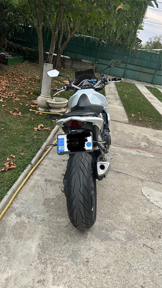 Vând Honda CB1000R 2010