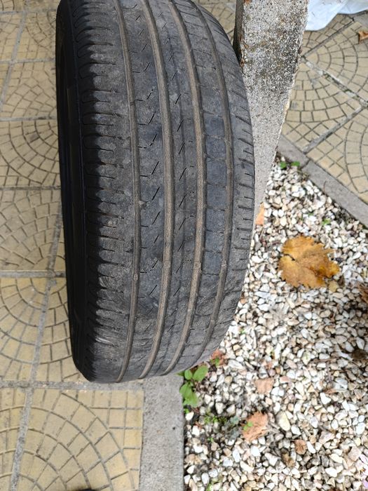 Подарявам гуми Pireli 225/55 /19 в добро състояние.Цената е символична
