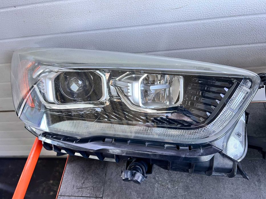 Far stanga/dreapta Ford Kuga 2 2017-2020