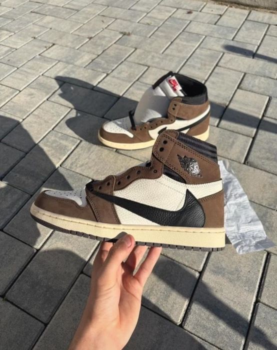 Jordan 1 travis scott