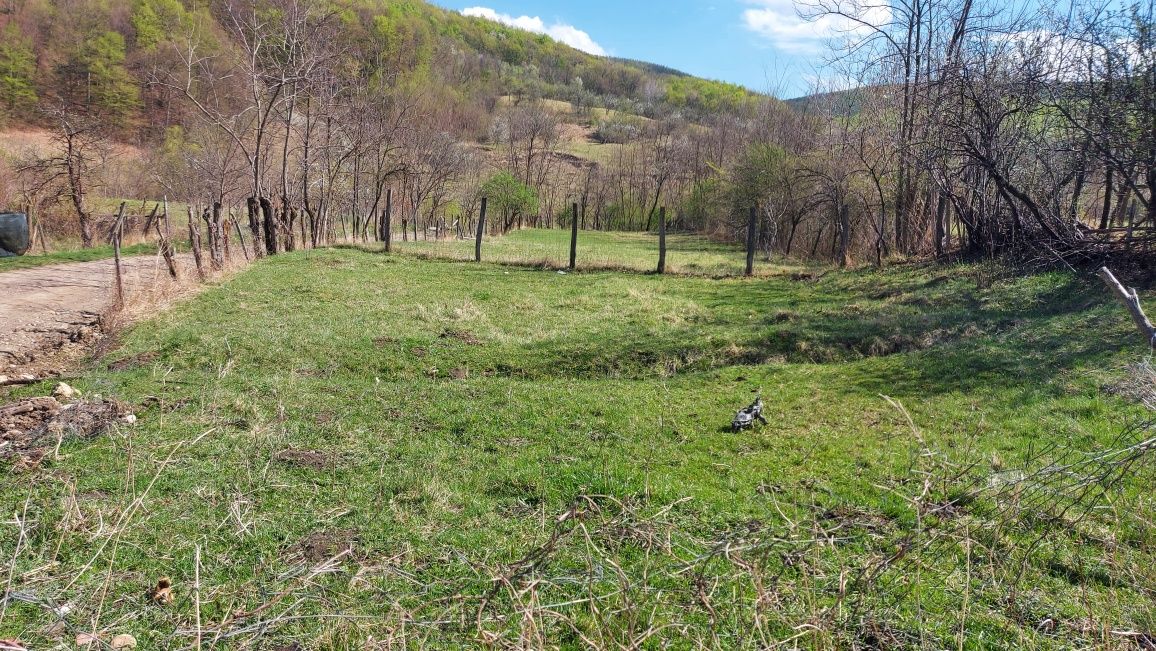 Vând locuri de casă în comuna Magura