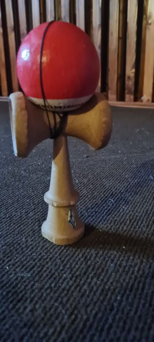 Kendama Krom Roșie Rober