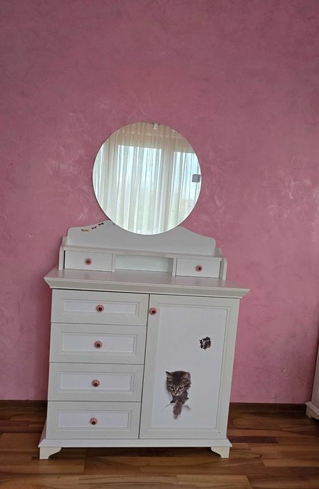 Детски мебели за момиче–легло, гардероб, бюро, тоалетка, шкаф за книги