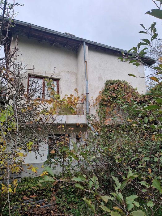 Двуетажна къща в с. Чехларе