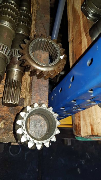 pinion arbore  Deutz, New Holland , Massey Ferguson, John D