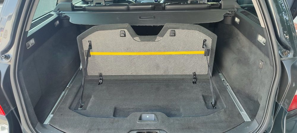 Vând Volvo V70 2011