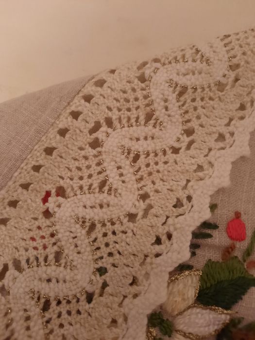 Fata de masa de Crăciun cusuta manual