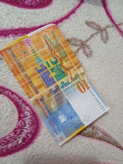 Vând franci elvetieni