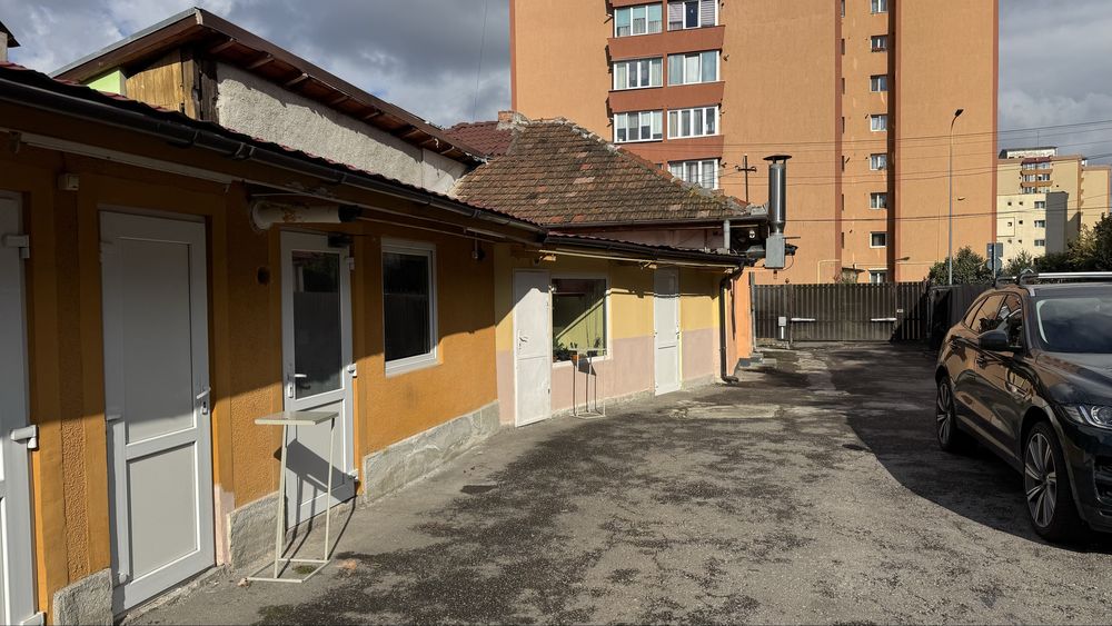 Spațiu comercial stradal cu birouri, depozitare și teren 413 mp